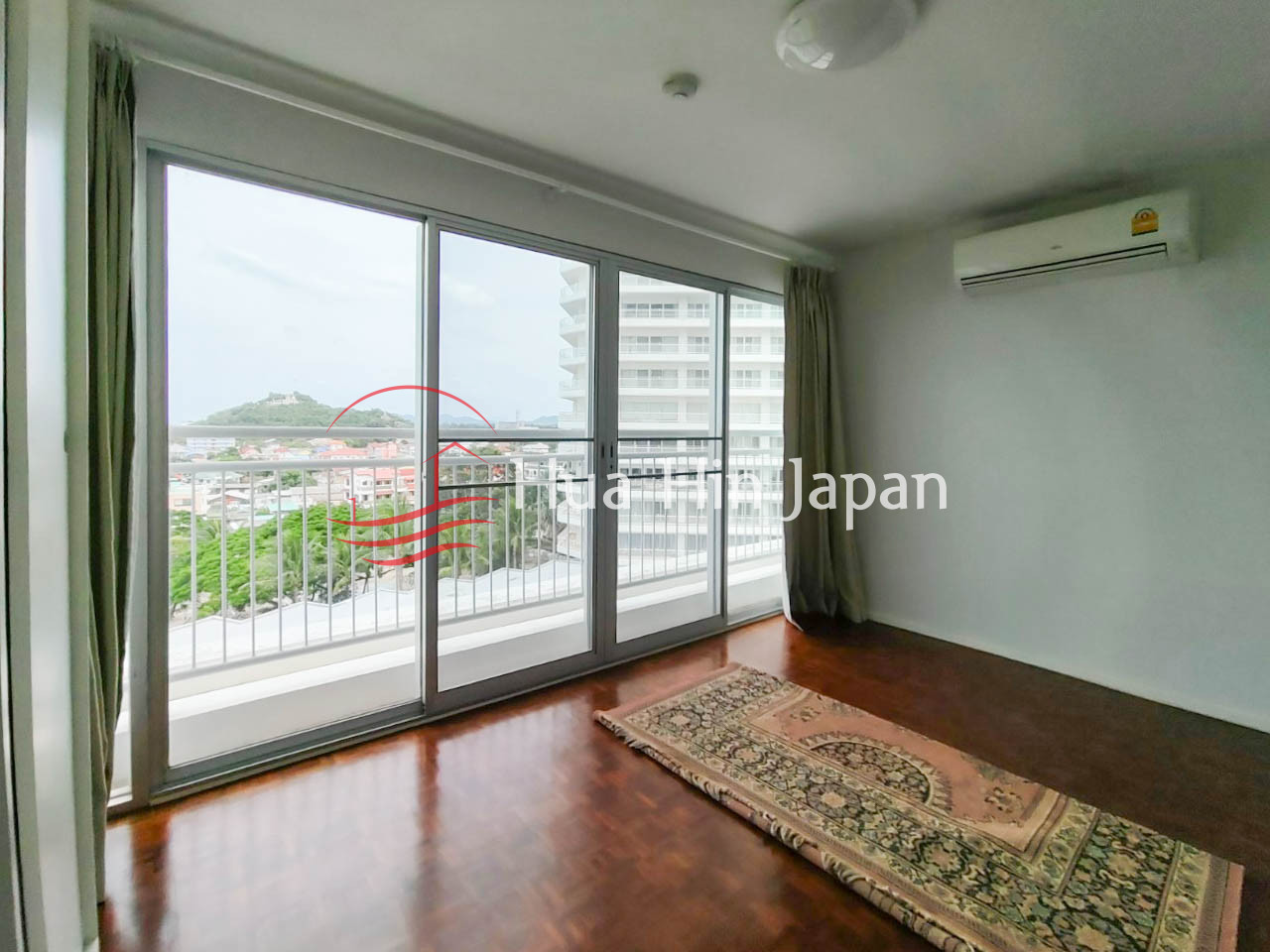 2 Bedroom Stunning Top Floor Condo with Panoramic Seaview in Hua Hin (Partly Furnished) - Khao Takiab - photo 2