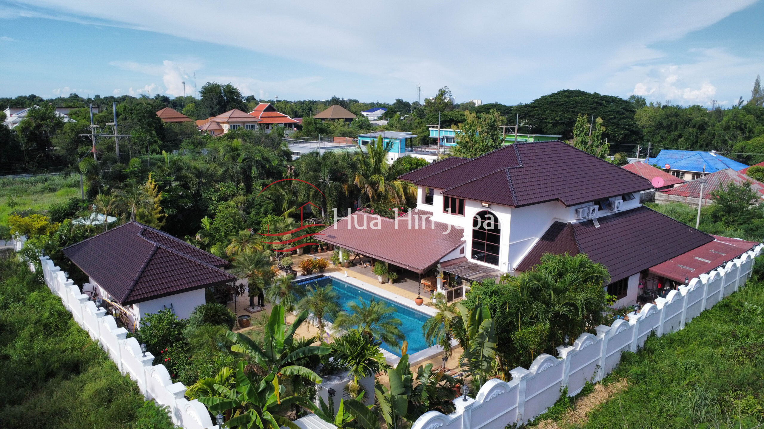 Solid 4 bedroom Pool Villa On 1 Rai Land near town for Sale in Hua Hin (Unfurnished)