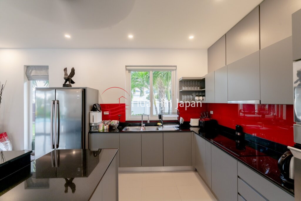 Superb Location!  Luxury modern pool villa in Hua Hin Soi 102, only 2 kilometers from Hua Hin Beach / Bluport Mall - Soi 102 - photo 3