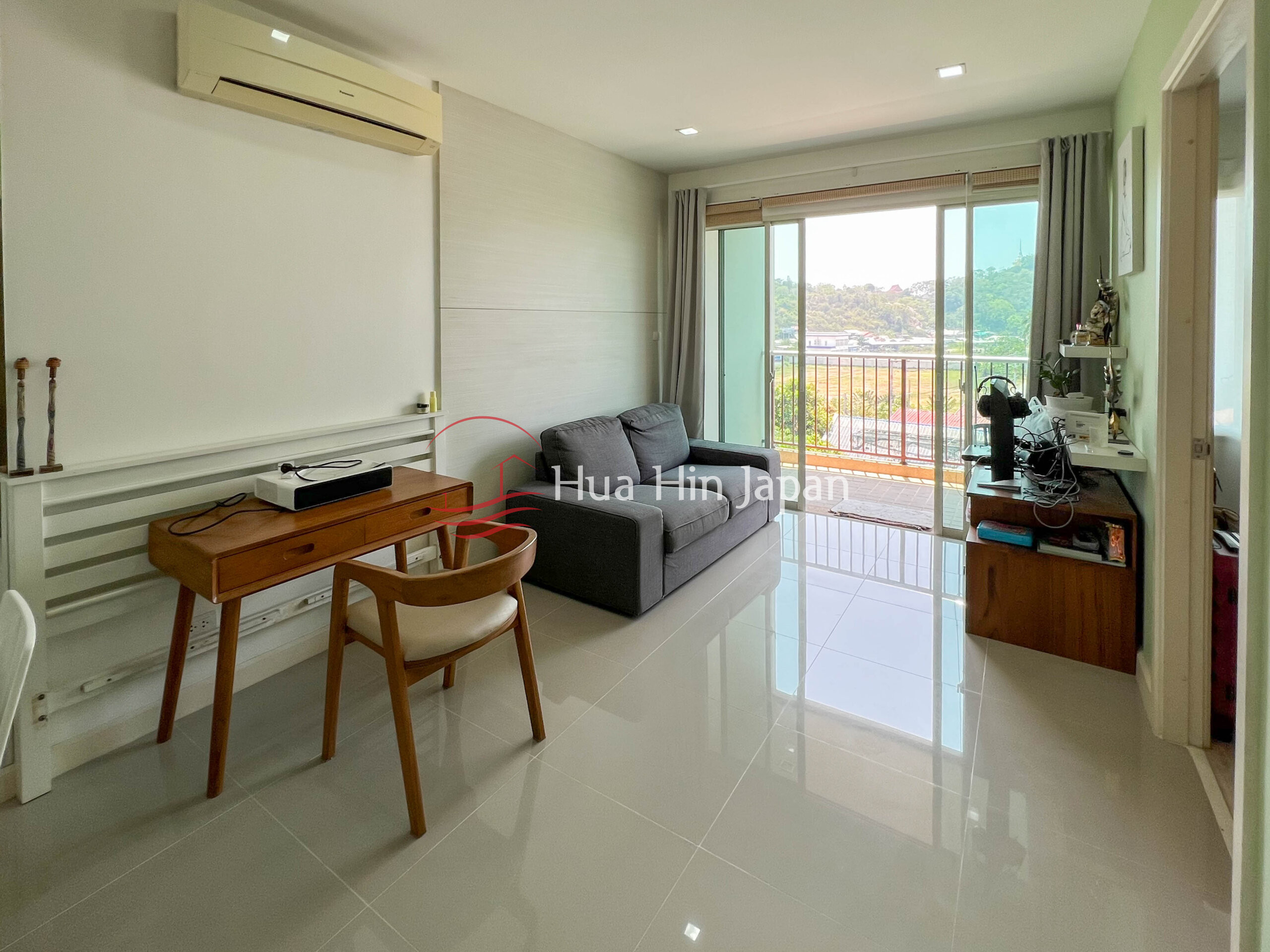 1 Bedroom Unit on the 6th Floor with Nice Mountain View