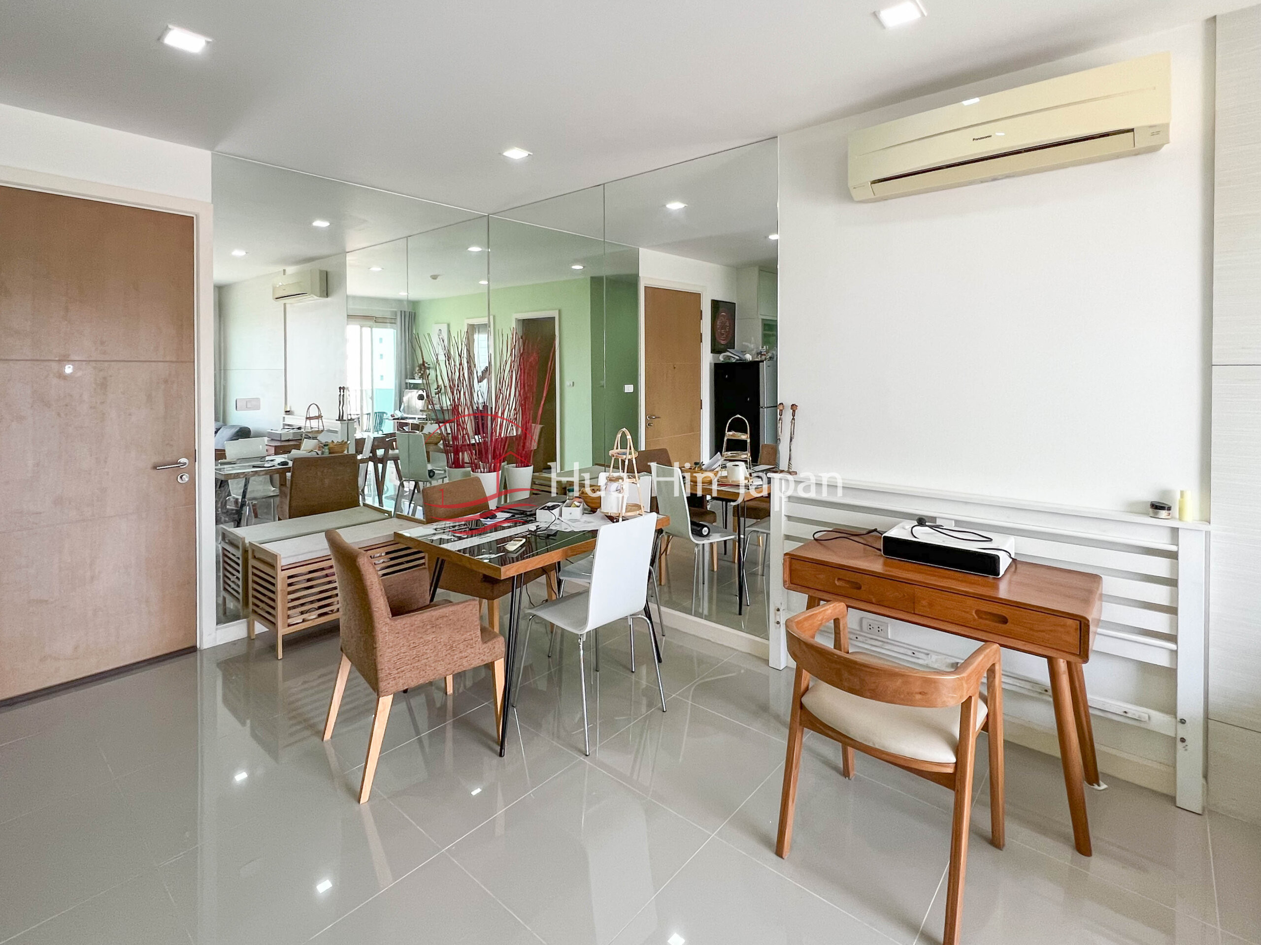 1 Bedroom Unit on the 6th Floor with Nice Mountain View