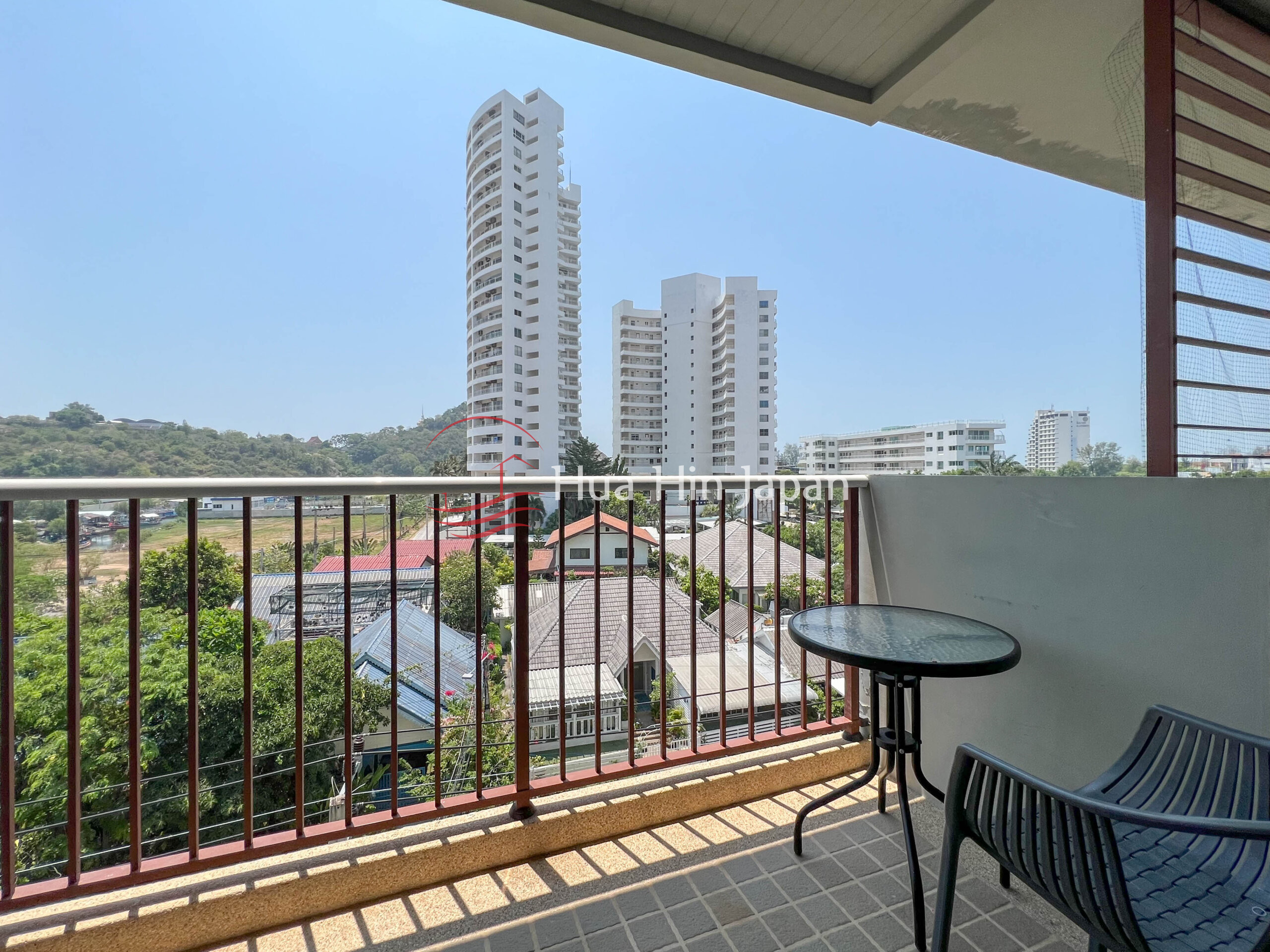 1 Bedroom Unit on the 6th Floor with Nice Mountain View