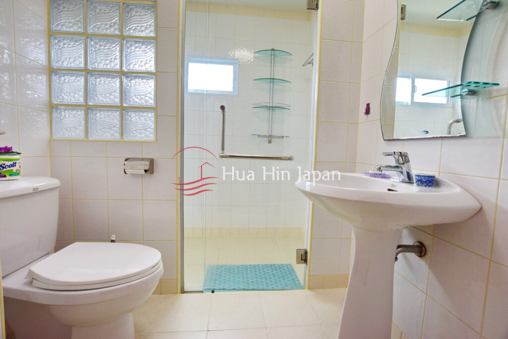 Huge Price Drop! Spacious 1-Bedroom Pool View Unit for Sale in Hua Hin Condotel & Resort, Close to Town - Hua Hin - photo 12