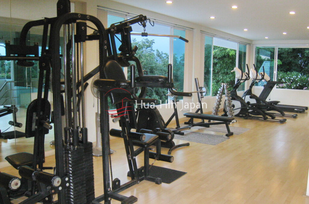 Huge Price Drop! Spacious 1-Bedroom Pool View Unit for Sale in Hua Hin Condotel & Resort, Close to Town - Hua Hin - photo 7