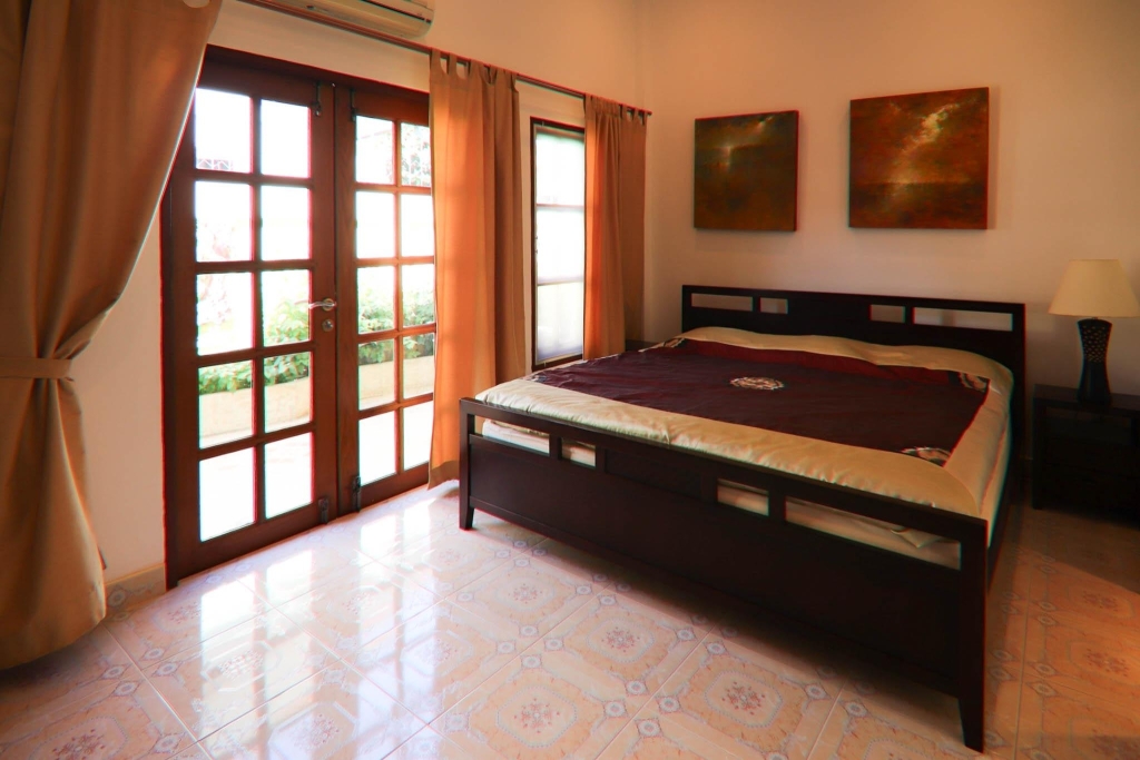 Luxurious 3-Bed Villa with Private Pool &amp; Sauna in Central Hua Hin - Soi 94 - photo 4