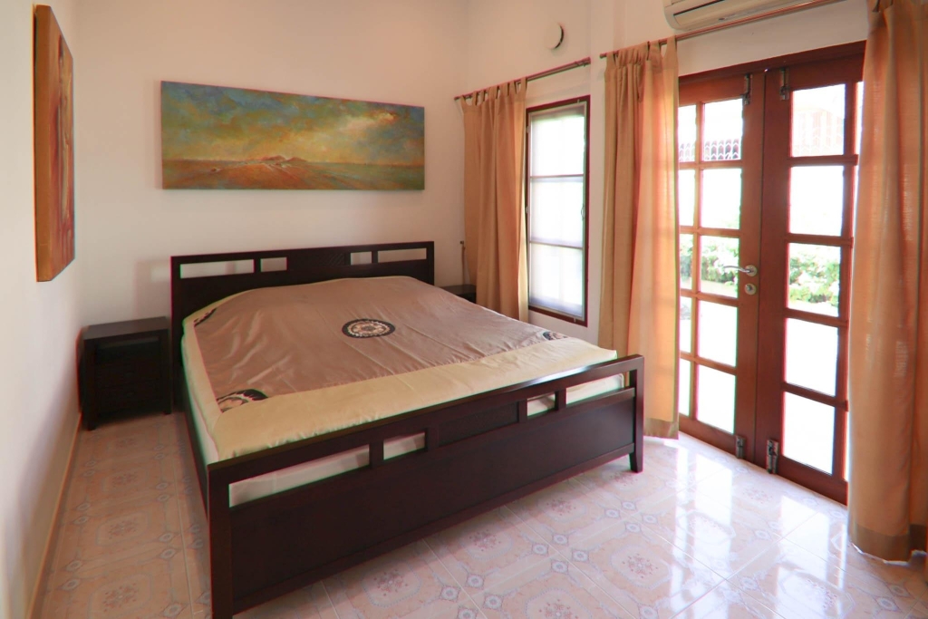 Luxurious 3-Bed Villa with Private Pool &amp; Sauna in Central Hua Hin - Soi 94 - photo 3