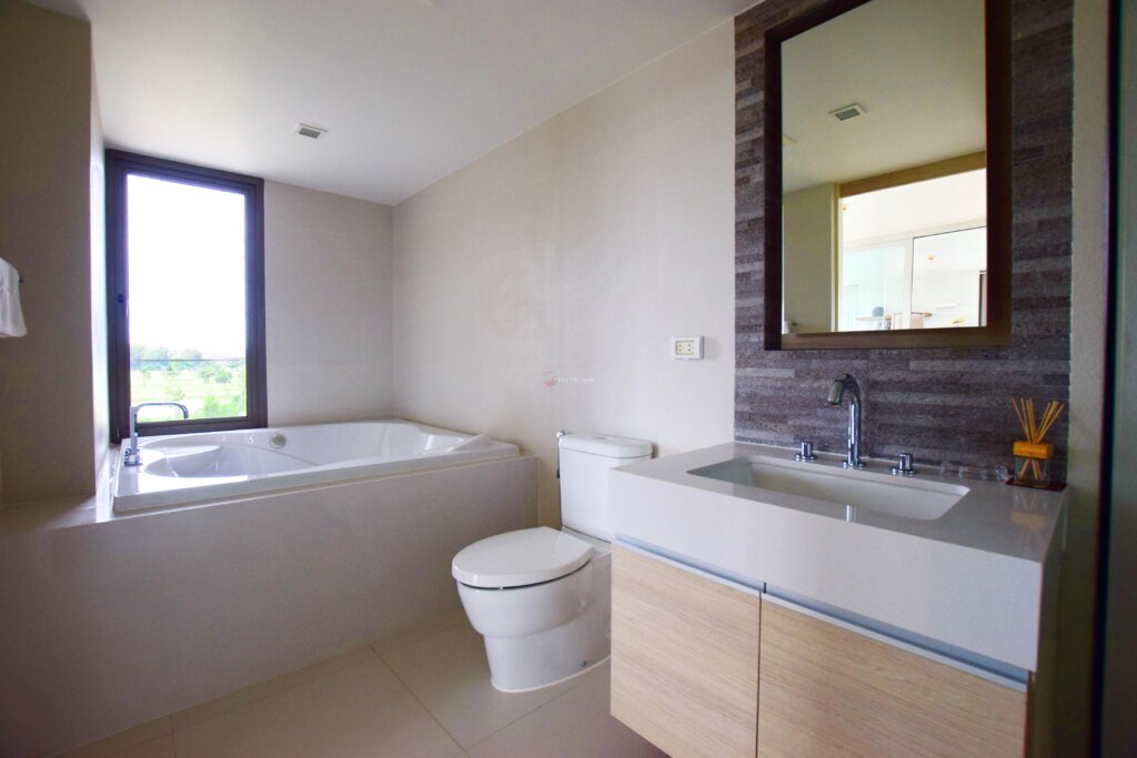 Rare Dual-View Corner Suite: 3BR Beachfront Living with Sea &amp; Golf Course Panoramas for Sale in Hua Hin - Khao Takiab - photo 16