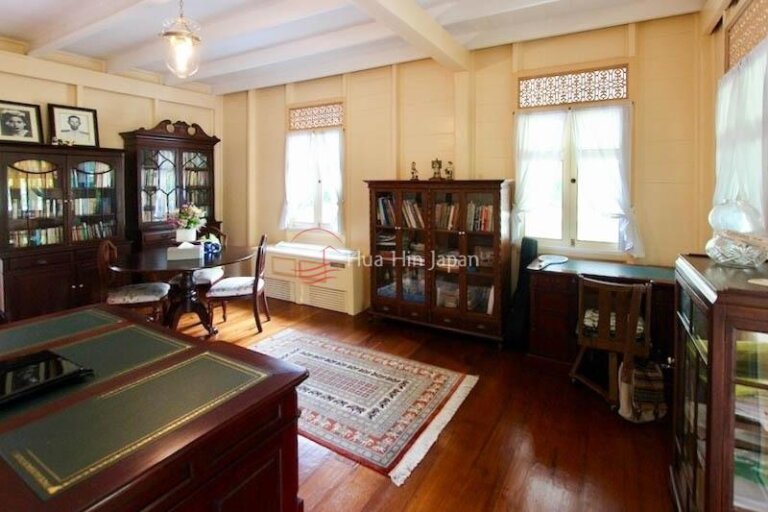 Historic 1899 Golden Teak Mansion For Sale In Hua Hin - Hua Hin - photo 14