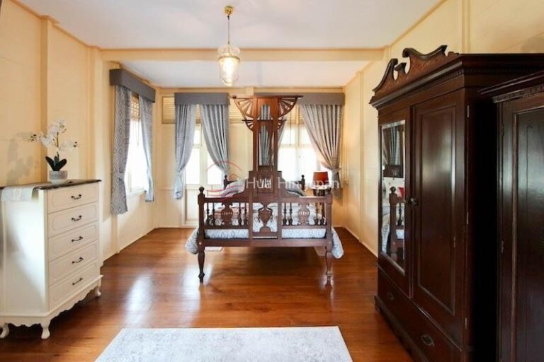 Historic 1899 Golden Teak Mansion For Sale In Hua Hin - Hua Hin - photo 8