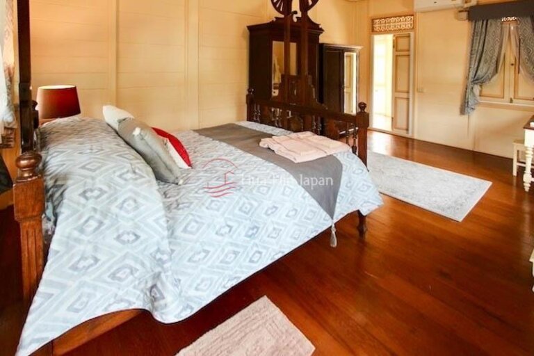 Historic 1899 Golden Teak Mansion For Sale In Hua Hin - Hua Hin - photo 7