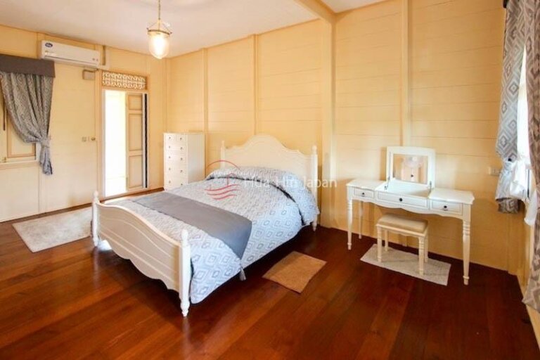 Historic 1899 Golden Teak Mansion For Sale In Hua Hin - Hua Hin - photo 6
