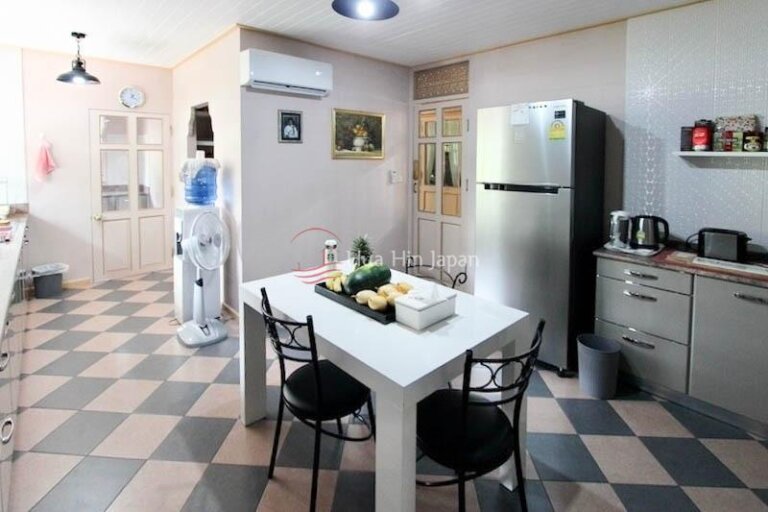 Historic 1899 Golden Teak Mansion For Sale In Hua Hin - Hua Hin - photo 2