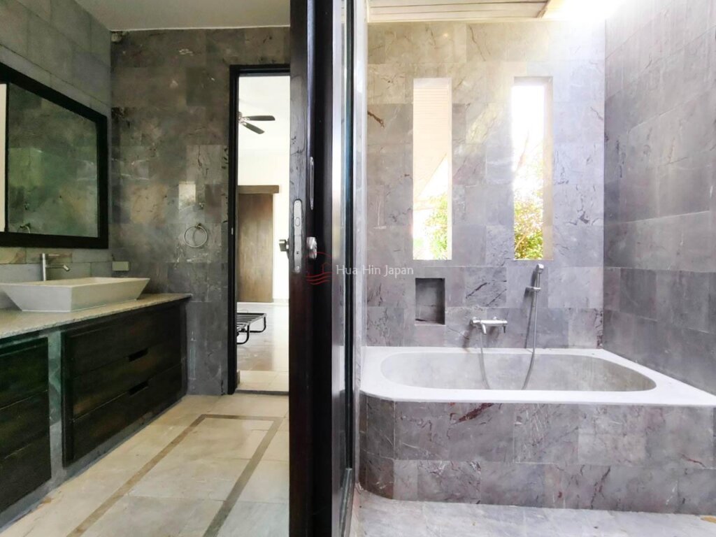 Very Solid Modern Bali Style Mansion 4 Bedroom Near Khao Kalok Beach (unfurnished) - Pranburi - photo 4