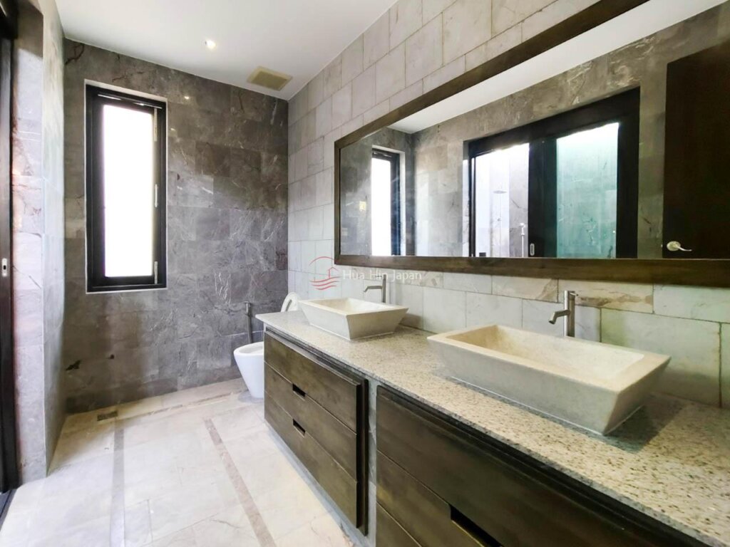 Very Solid Modern Bali Style Mansion 4 Bedroom Near Khao Kalok Beach (unfurnished) - Pranburi - photo 3