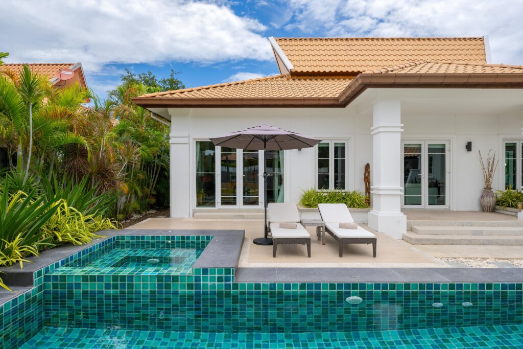 Balinese 2 Bedroom Pool Villa Inside Prestigious Belvida Residence Near Town (Completed &amp; Fully Furnished) - Khao Takiab - photo 9