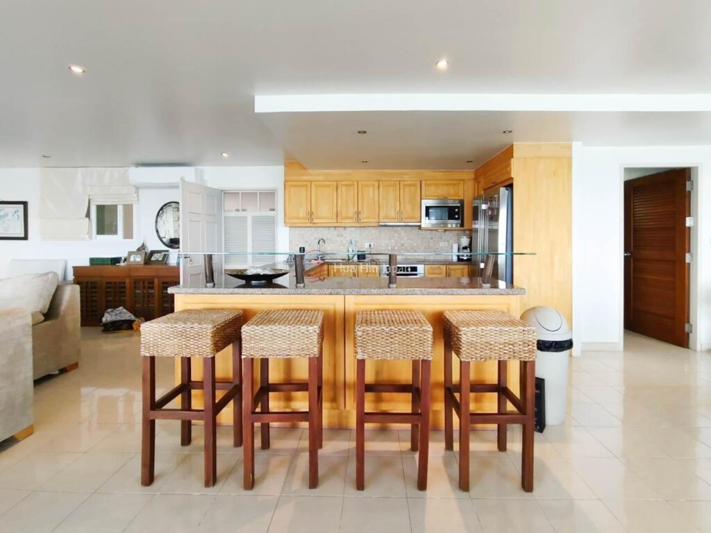 Spacious 3-Bedroom Beachfront Condo with Panoramic Sea Views for Rent in Baan Ruen Rom, Cha-Am (Fully Furnished) - Cha-Am - photo 11
