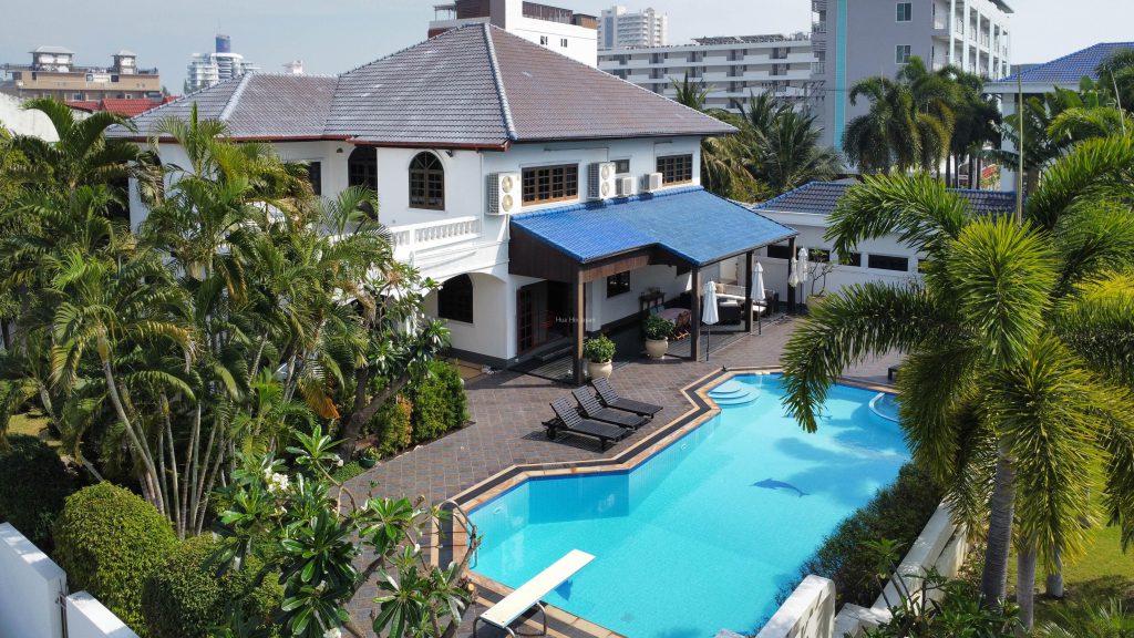 3 Beds 4 Baths Luxury Pool Villa – Soi 101 Khao Tao, Hua Hin