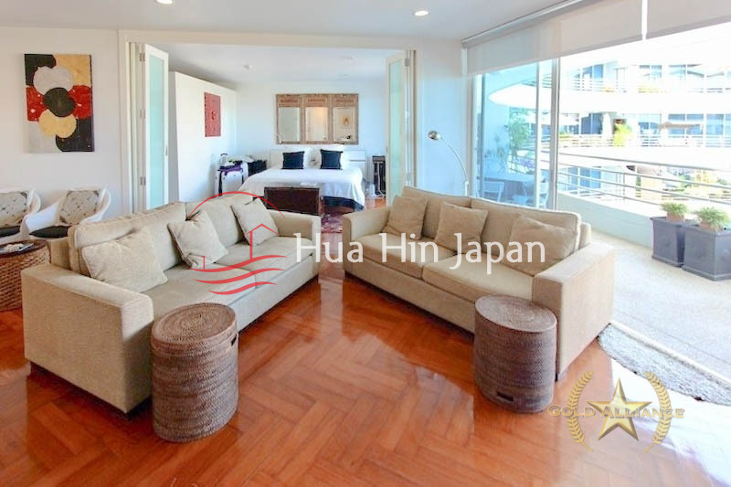 A Large Sea View Unit in Baan Chai Talay Beachfront Condo in Khao Takiab Hua Hin for Sale - Khao Takiab - photo 4