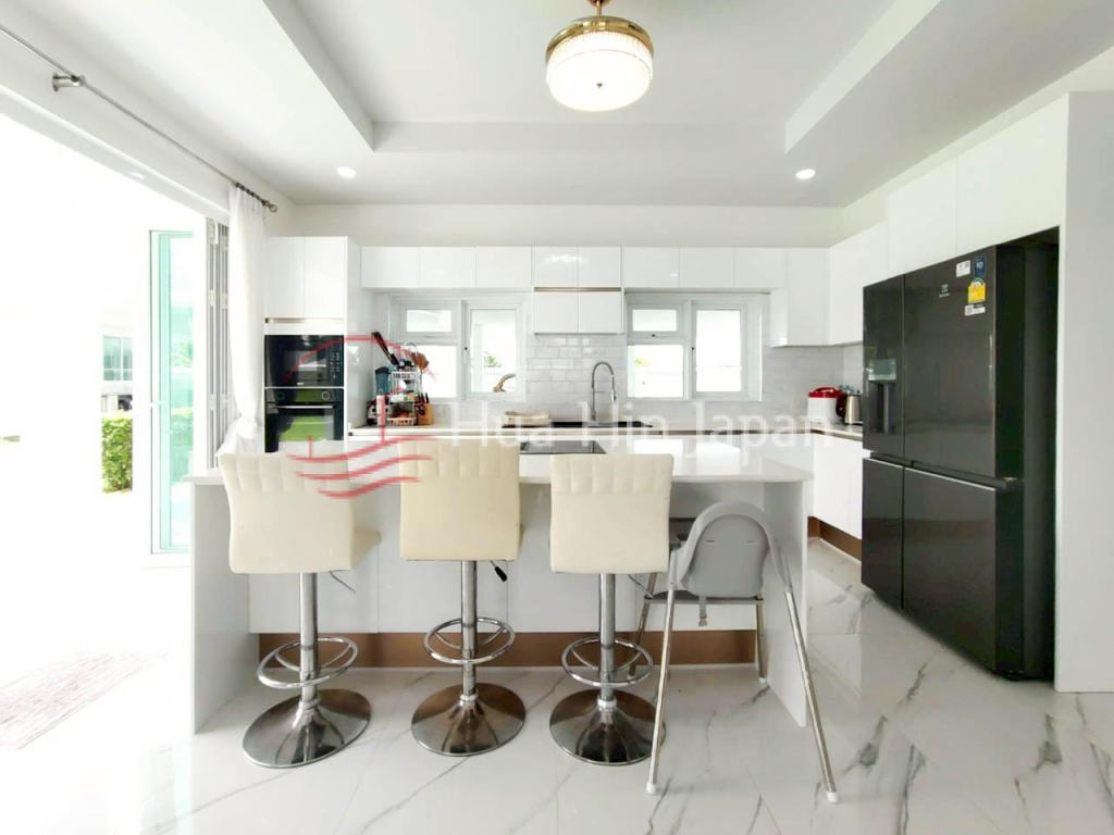 Modern Luxury 7 Bedroom Private pool Villa in Hua Hin Soi 70 For Sale. - Hin Lek Fai - photo 16