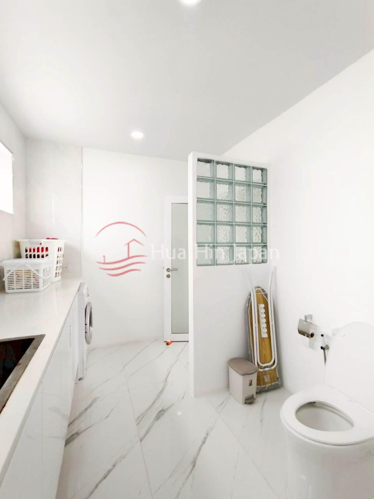 Modern Luxury 7 Bedroom Private pool Villa in Hua Hin Soi 70 For Sale. - Hin Lek Fai - photo 9