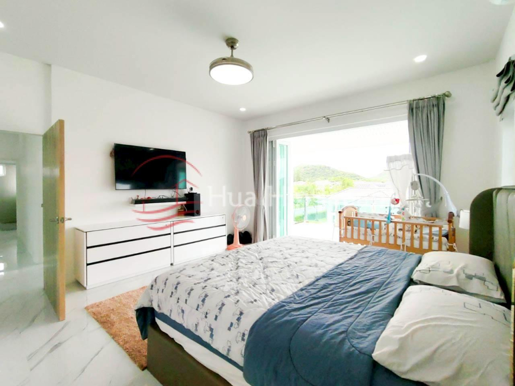 Modern Luxury 7 Bedroom Private pool Villa in Hua Hin Soi 70 For Sale. - Hin Lek Fai - photo 6