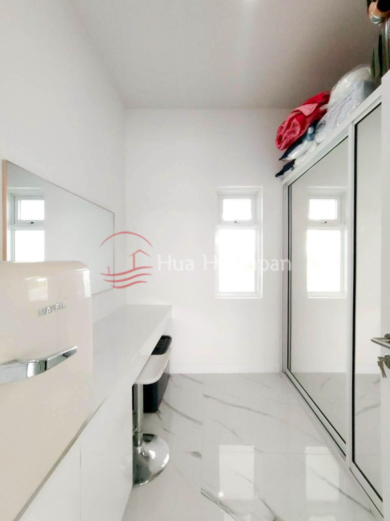 Modern Luxury 7 Bedroom Private pool Villa in Hua Hin Soi 70 For Sale. - Hin Lek Fai - photo 5