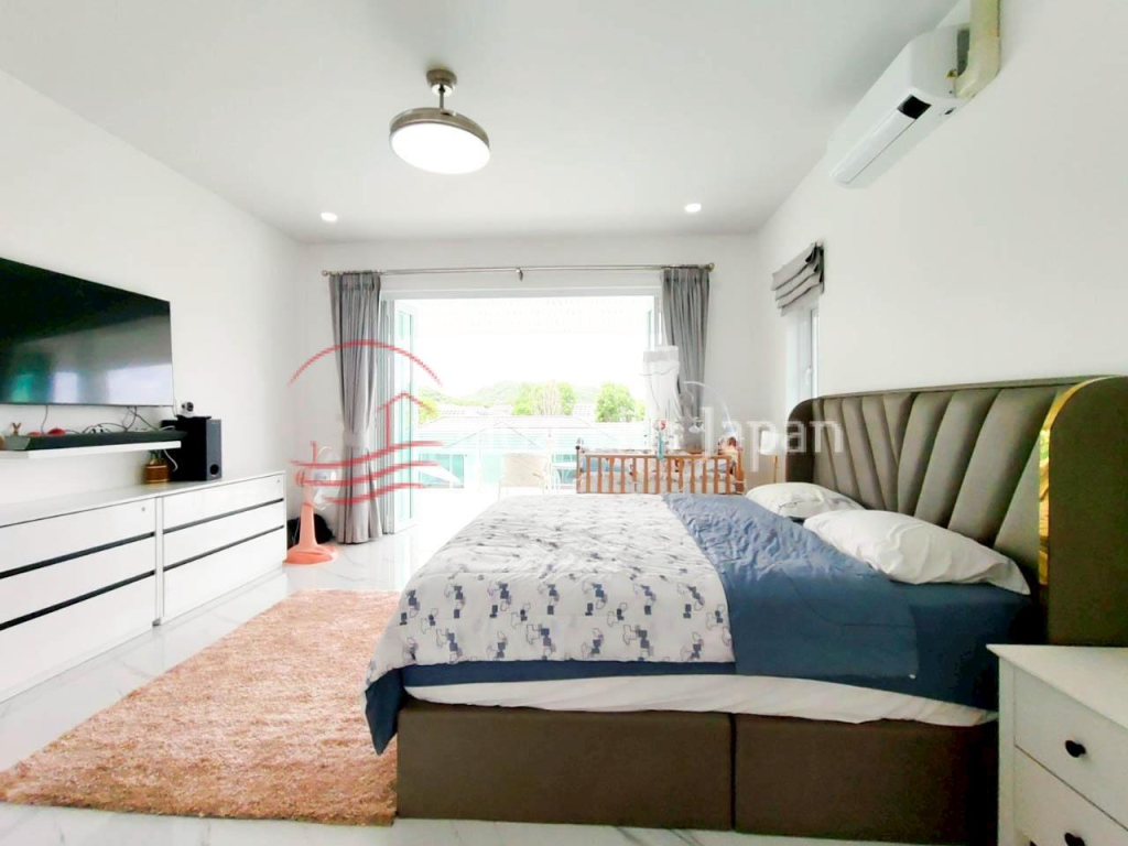 Modern Luxury 7 Bedroom Private pool Villa in Hua Hin Soi 70 For Sale. - Hin Lek Fai - photo 4