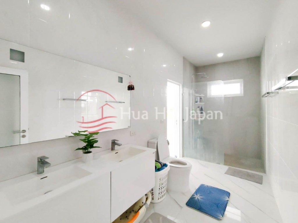 Modern Luxury 7 Bedroom Private pool Villa in Hua Hin Soi 70 For Sale. - Hin Lek Fai - photo 3