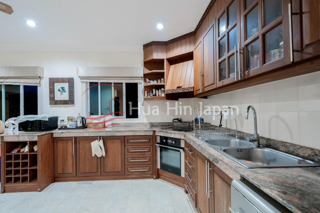Exclusive 6-Bed Luxury Villa with Private Pool in Hua Hin Soi 156 - Khao Tao - photo 10