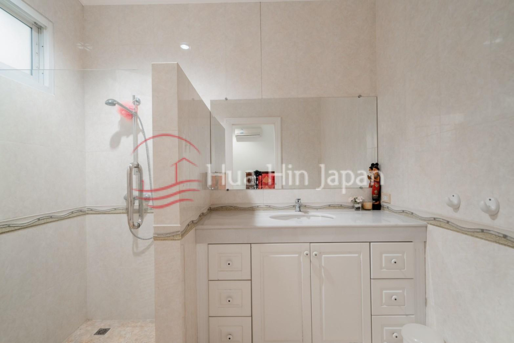 Exclusive 6-Bed Luxury Villa with Private Pool in Hua Hin Soi 156 - Khao Tao - photo 6
