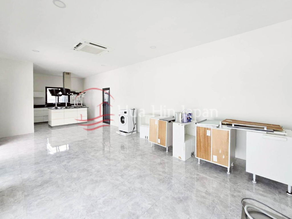 Distress Sale! Newly Completed Beautiful Pool Villa in Soi 70 Hua Hin near Immigration for Sale - Hin Lek Fai - photo 14