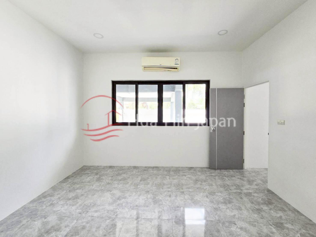 Distress Sale! Newly Completed Beautiful Pool Villa in Soi 70 Hua Hin near Immigration for Sale - Hin Lek Fai - photo 13