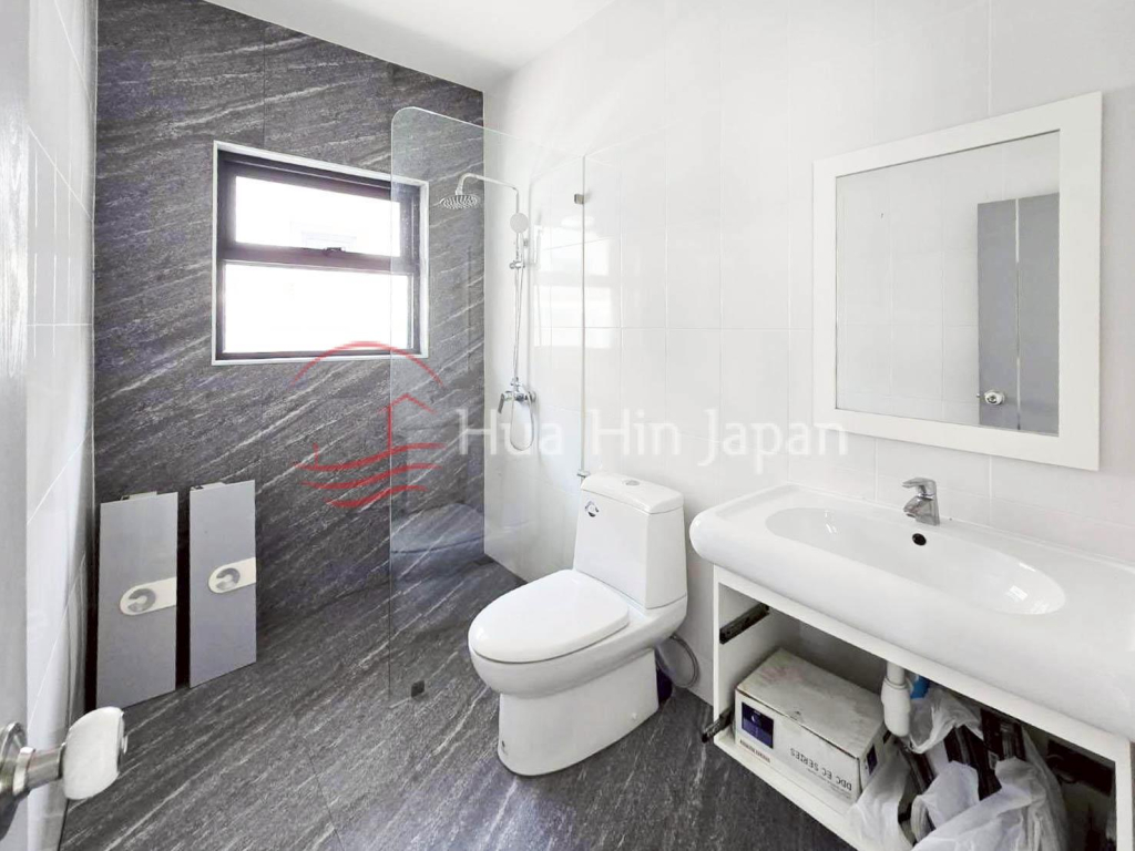 Distress Sale! Newly Completed Beautiful Pool Villa in Soi 70 Hua Hin near Immigration for Sale - Hin Lek Fai - photo 8