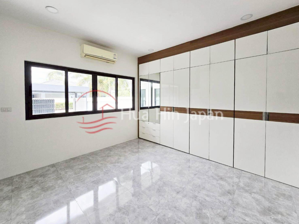 Distress Sale! Newly Completed Beautiful Pool Villa in Soi 70 Hua Hin near Immigration for Sale - Hin Lek Fai - photo 7