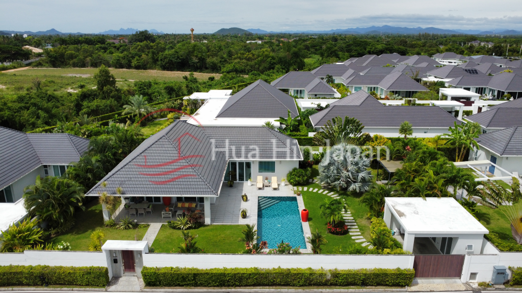 High-Quality and Eco friendly 3-Bedroom Pool Villa with large land for Sale in Ban Phu Thara, Hua Hin (Ready to move in) - Hua Hin - photo 2