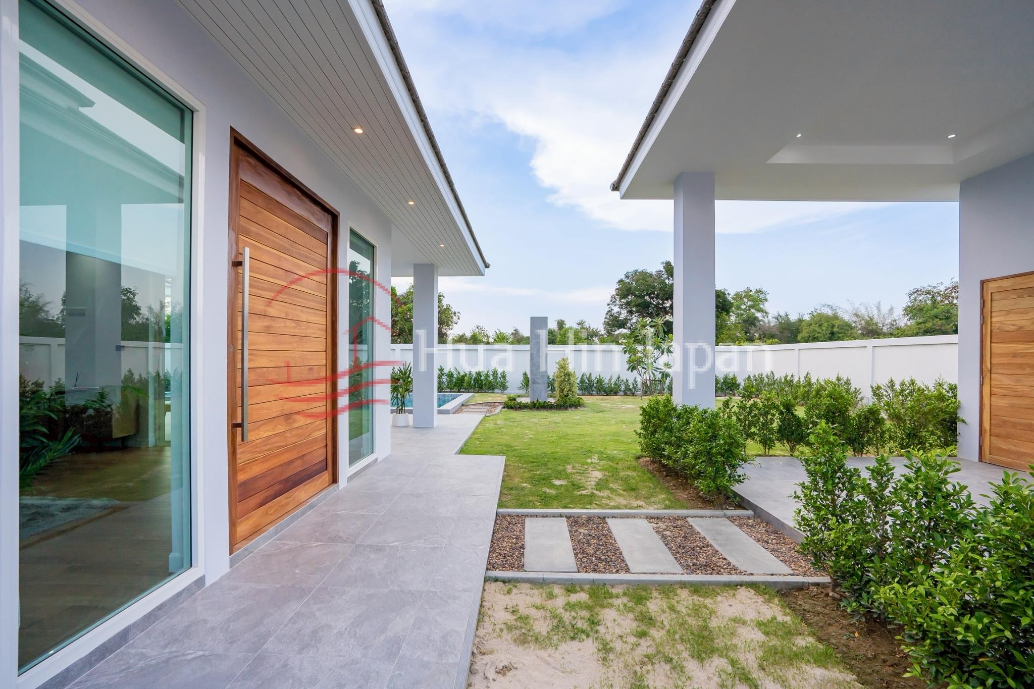 3 Bedroom Luxury Pool Villa garden area