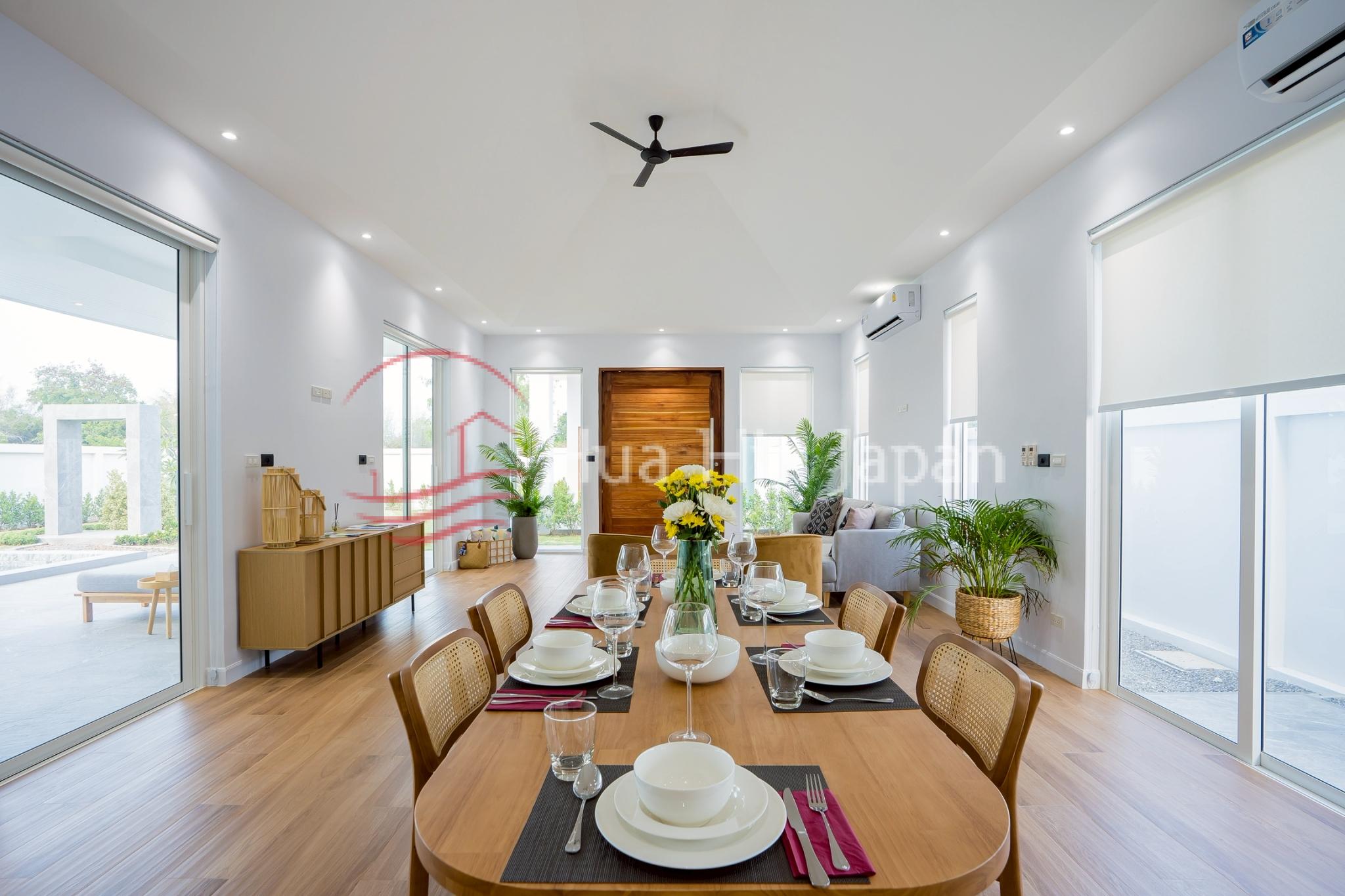 3 Bedroom Luxury Pool Villa dining area