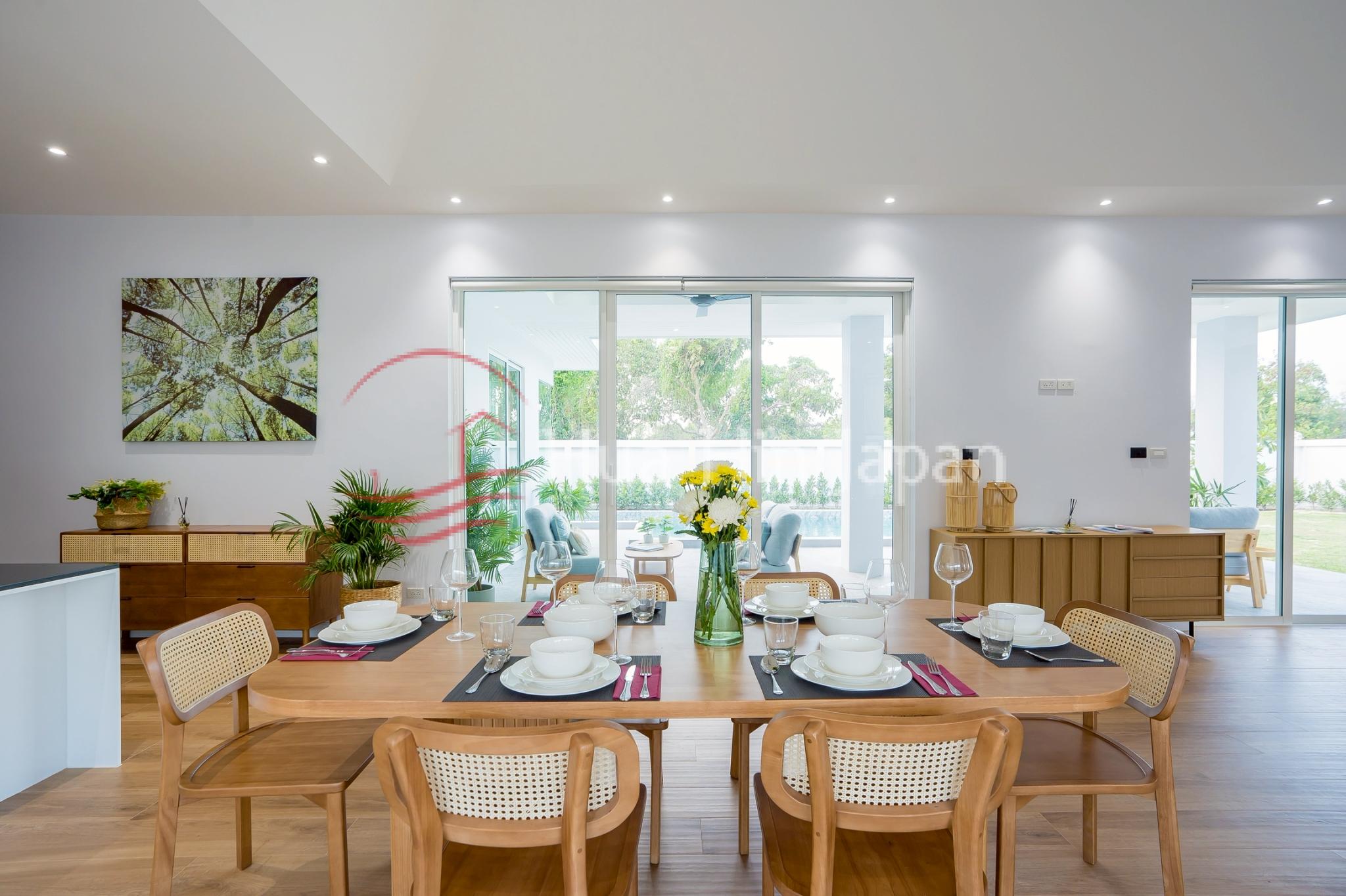 3 Bedroom Luxury Pool Villa dining area