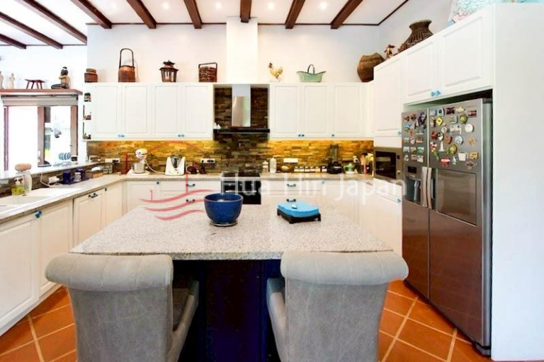 Spectacular Hua Hin Bali Style 5 Bedroom Home Over 1 Rai Land For Sale In Kao Kalok Near Beach - Hua Hin - photo 5