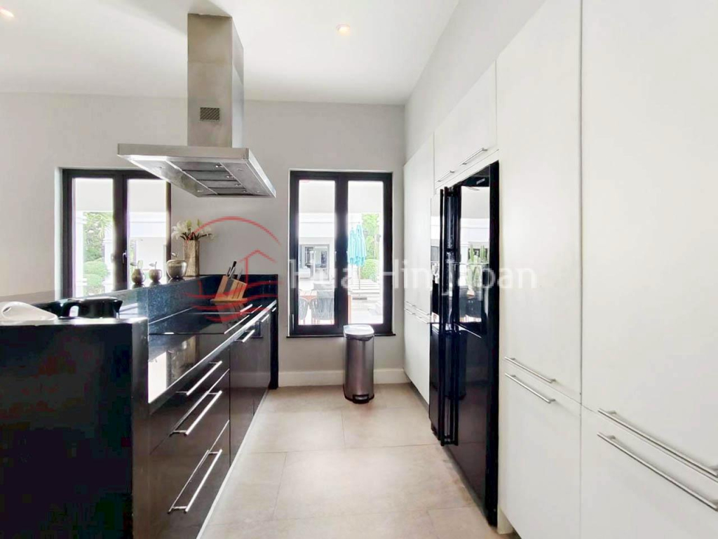 Elegant 5-Bedroom Villa in Prestigious BelVida Estates for Sale in Hua Hin – Fully Renovated &amp; Move-In Ready - Khao Takiab - photo 8