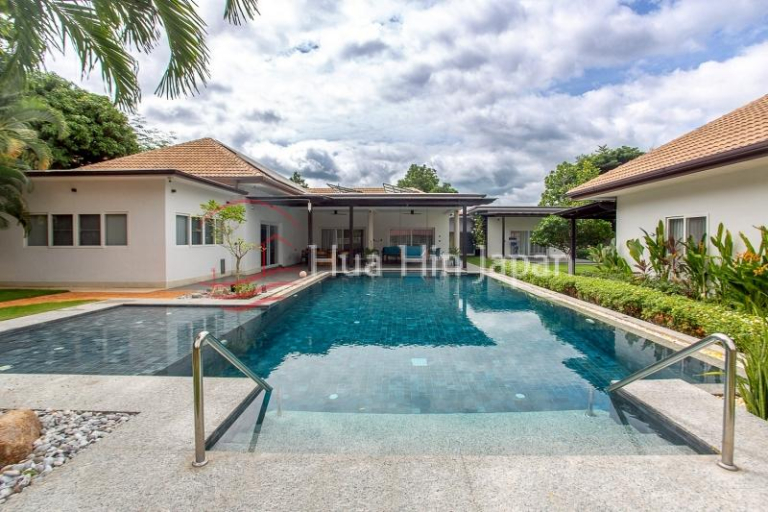 Luxury&nbsp;Hua Hin Estate on 2 Plots with Tropical Garden, Entertainment Sala &amp; Fully Renovated Villa - Hua Hin - photo 16