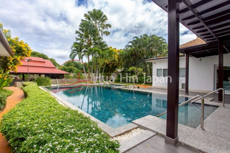 Luxury&nbsp;Hua Hin Estate on 2 Plots with Tropical Garden, Entertainment Sala &amp; Fully Renovated Villa - Hua Hin - photo 15