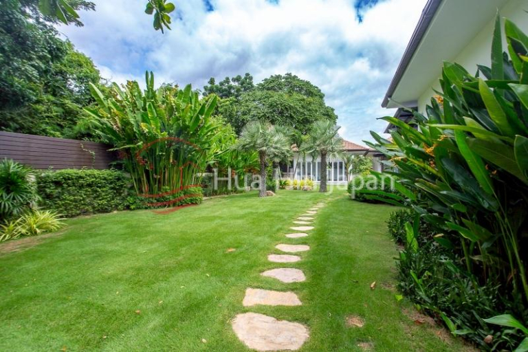 Luxury&nbsp;Hua Hin Estate on 2 Plots with Tropical Garden, Entertainment Sala &amp; Fully Renovated Villa - Hua Hin - photo 13