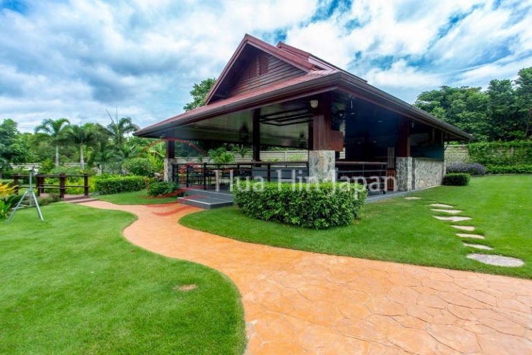 Luxury&nbsp;Hua Hin Estate on 2 Plots with Tropical Garden, Entertainment Sala &amp; Fully Renovated Villa - Hua Hin - photo 11