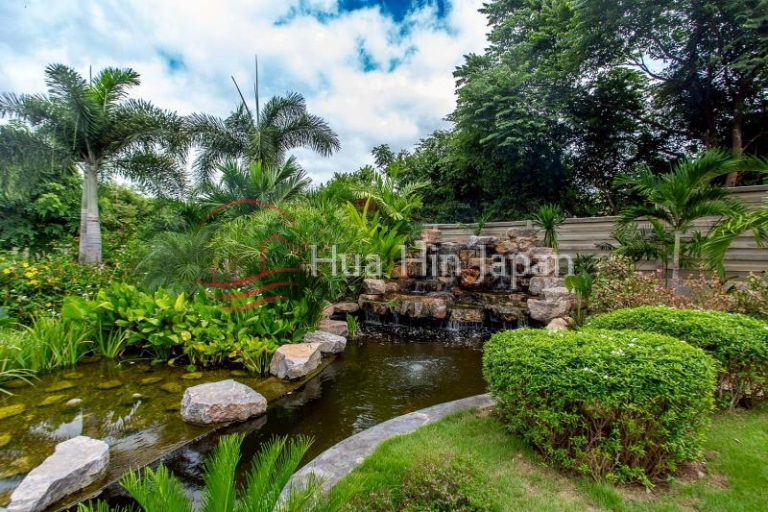 Luxury&nbsp;Hua Hin Estate on 2 Plots with Tropical Garden, Entertainment Sala &amp; Fully Renovated Villa - Hua Hin - photo 8