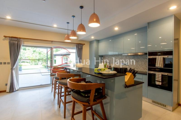 Luxury&nbsp;Hua Hin Estate on 2 Plots with Tropical Garden, Entertainment Sala &amp; Fully Renovated Villa - Hua Hin - photo 2