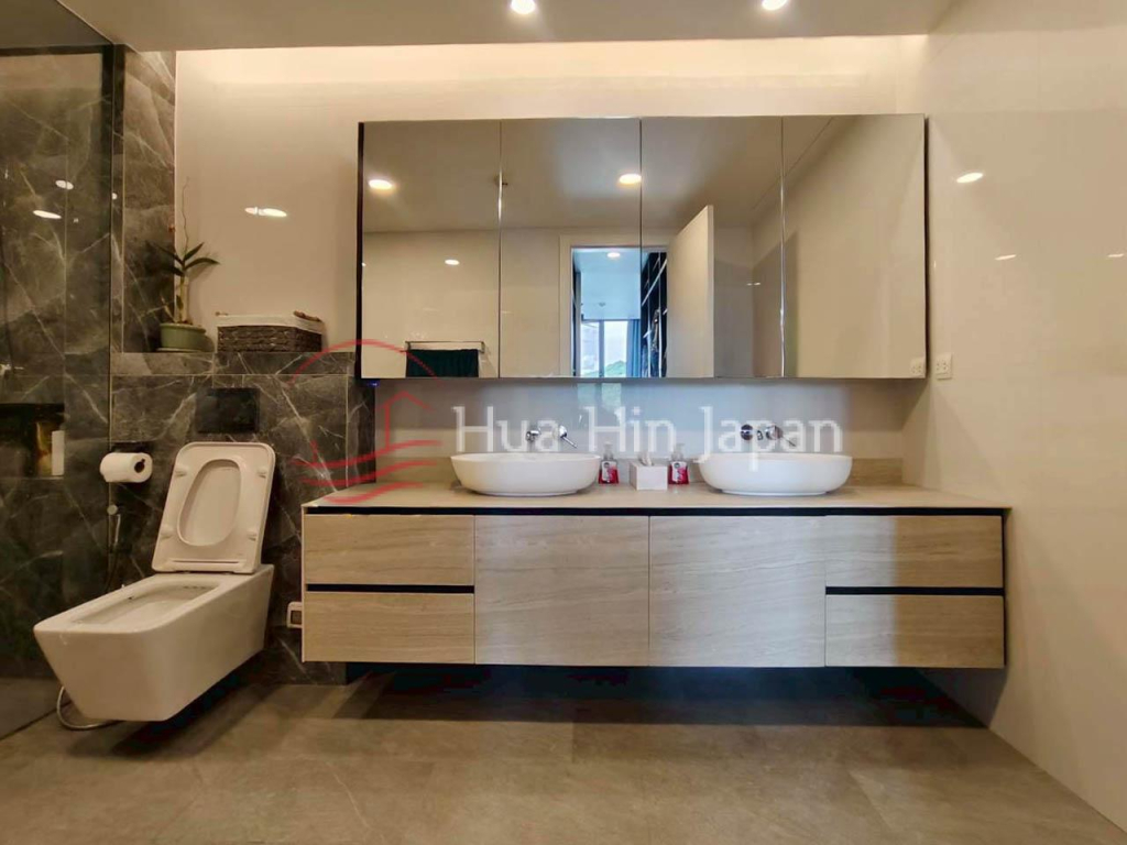 Stunning top-floor 2 bedroom condo overlooking Black Mountain Golf Course - Hua Hin - photo 5