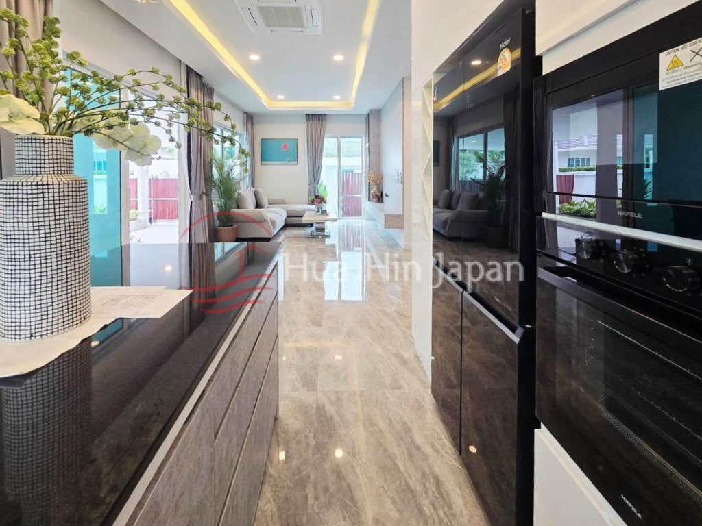 New 3 Bedroom Luxury Pool Villas in Soi 88, Close to Downtown Hua Hin (Completed & Semi-Completed) - Hin Lek Fai - photo 6