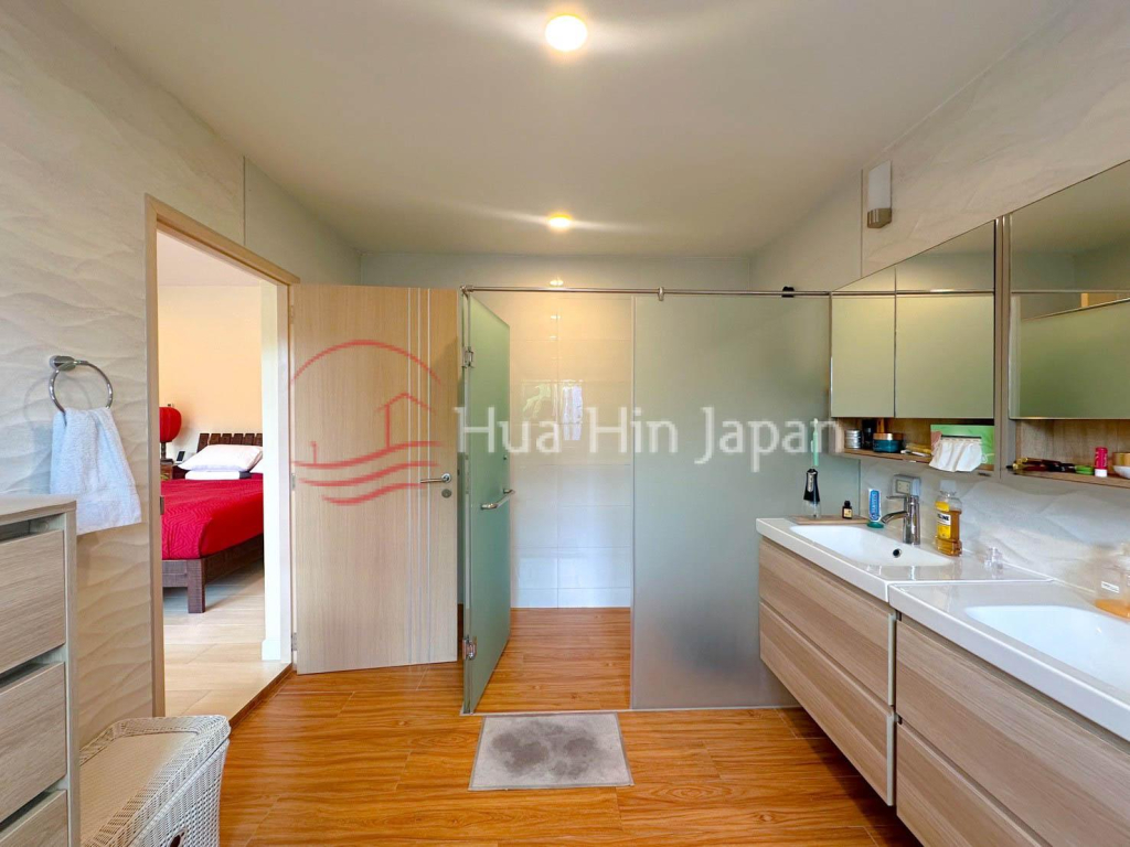 Beautifully Designed Modern L-Shaped Pool Villa with 26kW Solar System - Hua Hin - photo 6