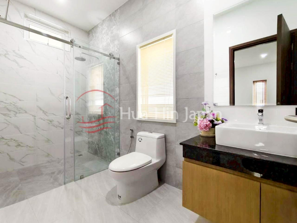 Central Location!  Newly Completed Fully Furnished Villa on Soi 102, just 1 km from BluPort Mall, Hua Hin for Sale - Soi 102 - photo 14